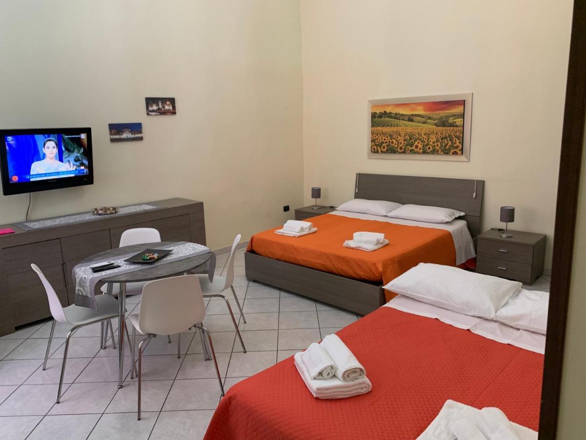 Centro Storico Napoli La Casa Di Ciro Villa Bagian luar foto